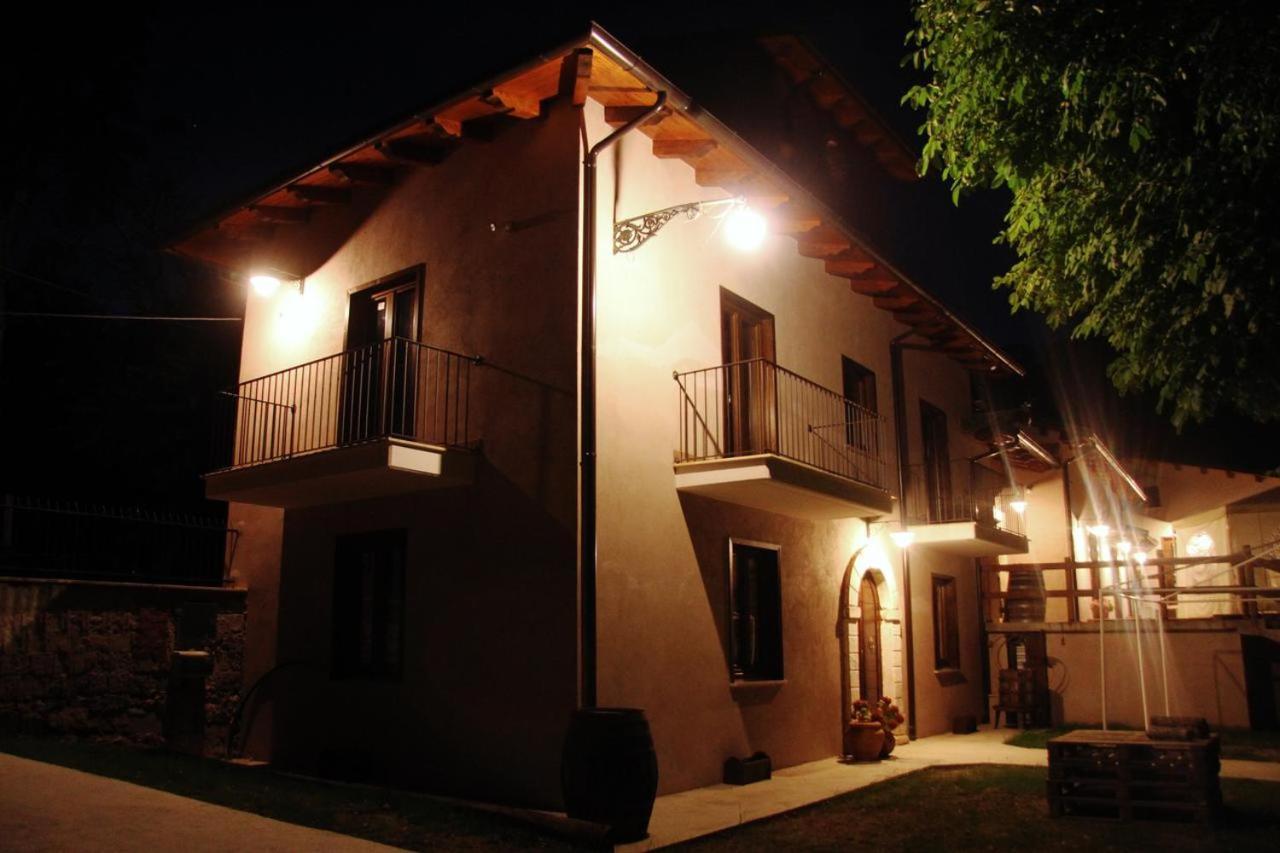 "Il Casaletto" Agriturismo Moderno, Vista Panoramica E Cibo Spettacolare- Scurcola Marsicana מראה חיצוני תמונה