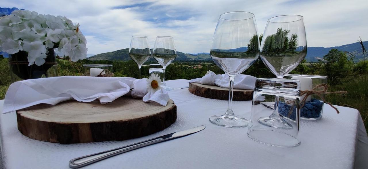 "Il Casaletto" Agriturismo Moderno, Vista Panoramica E Cibo Spettacolare- Scurcola Marsicana מראה חיצוני תמונה