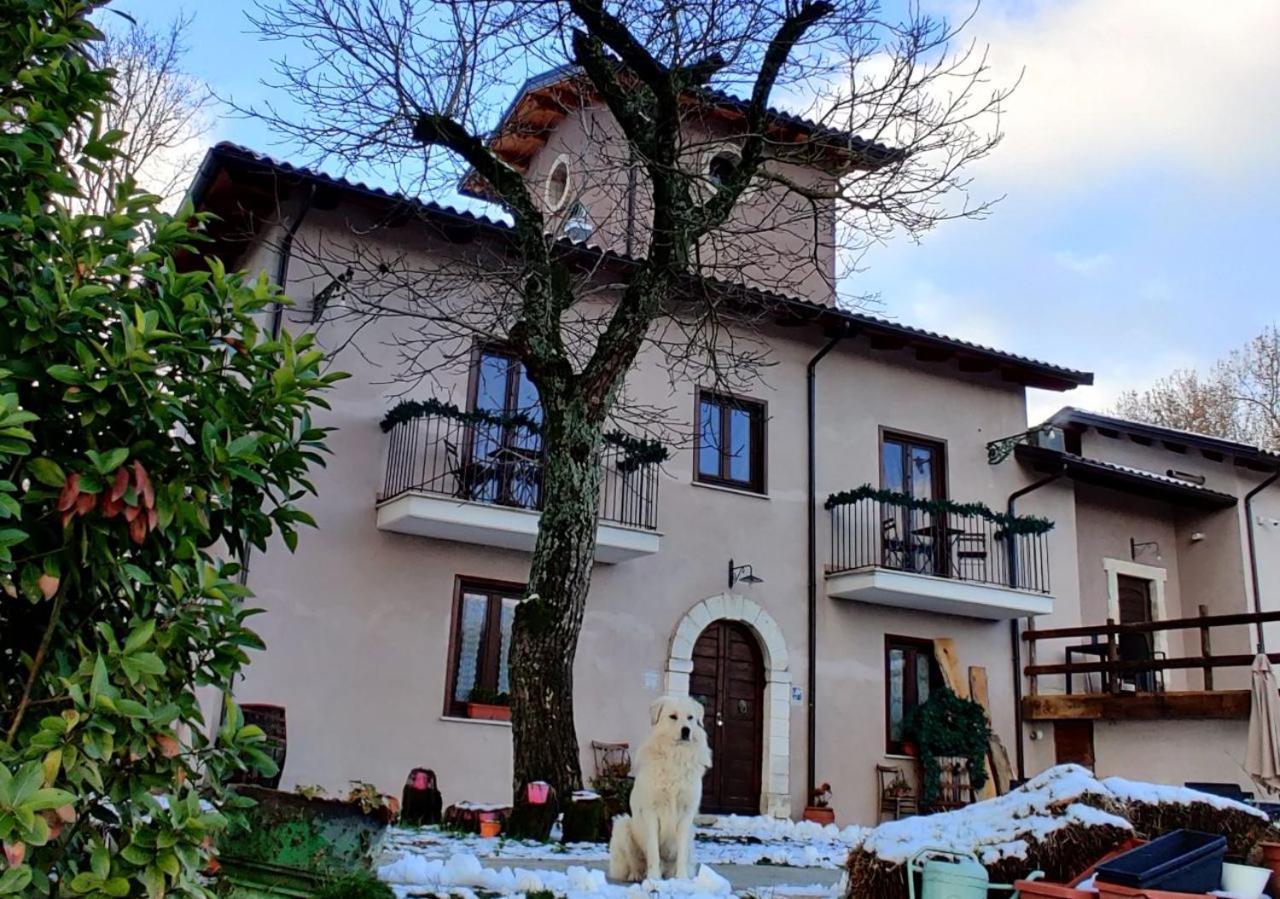 "Il Casaletto" Agriturismo Moderno, Vista Panoramica E Cibo Spettacolare- Scurcola Marsicana מראה חיצוני תמונה